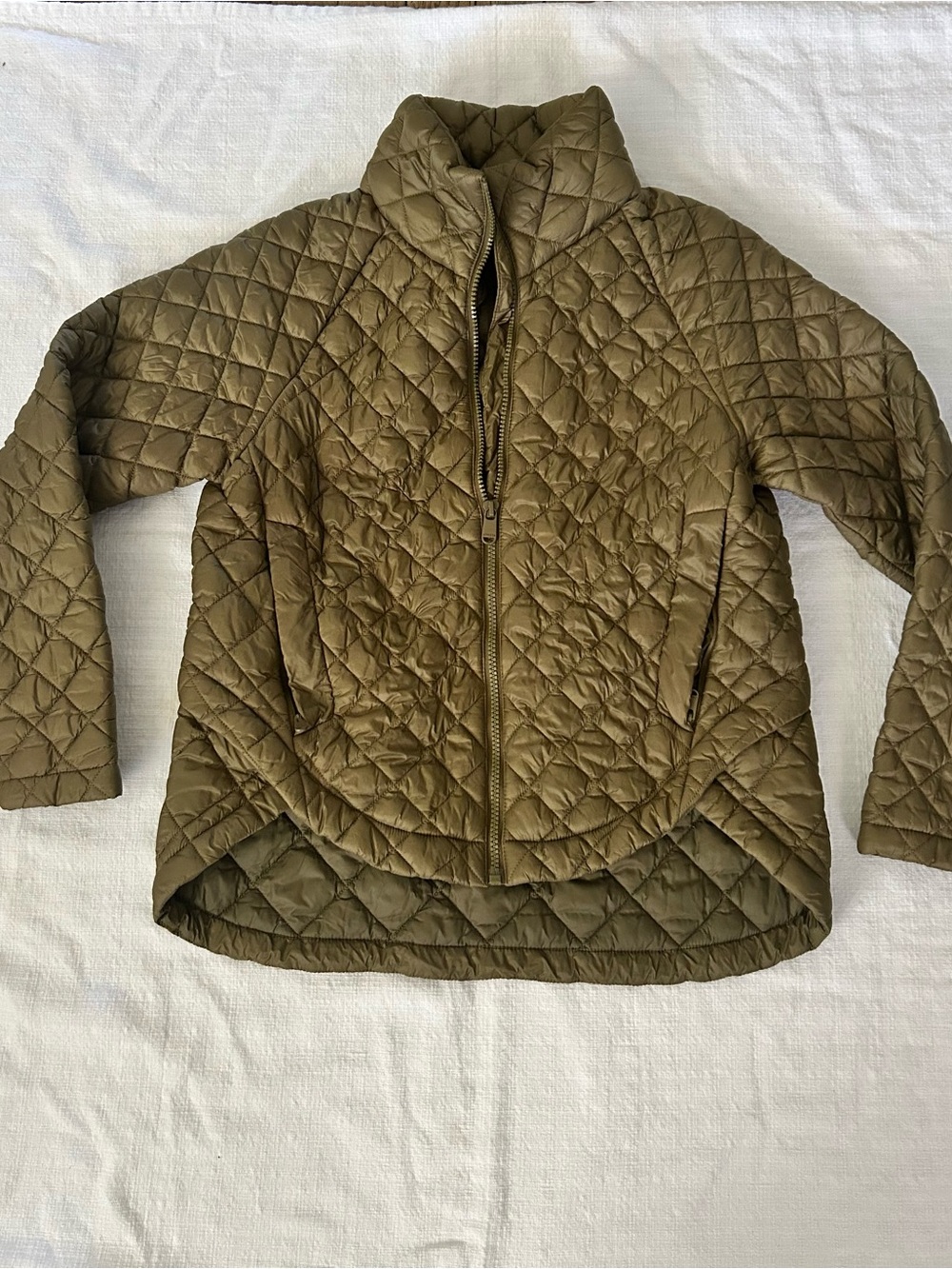 Athleta Whisper Featherless Puffer Jacket Olive Green Quilted Oversized XS